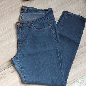 Forever 21+ size 12 short skinny jeans